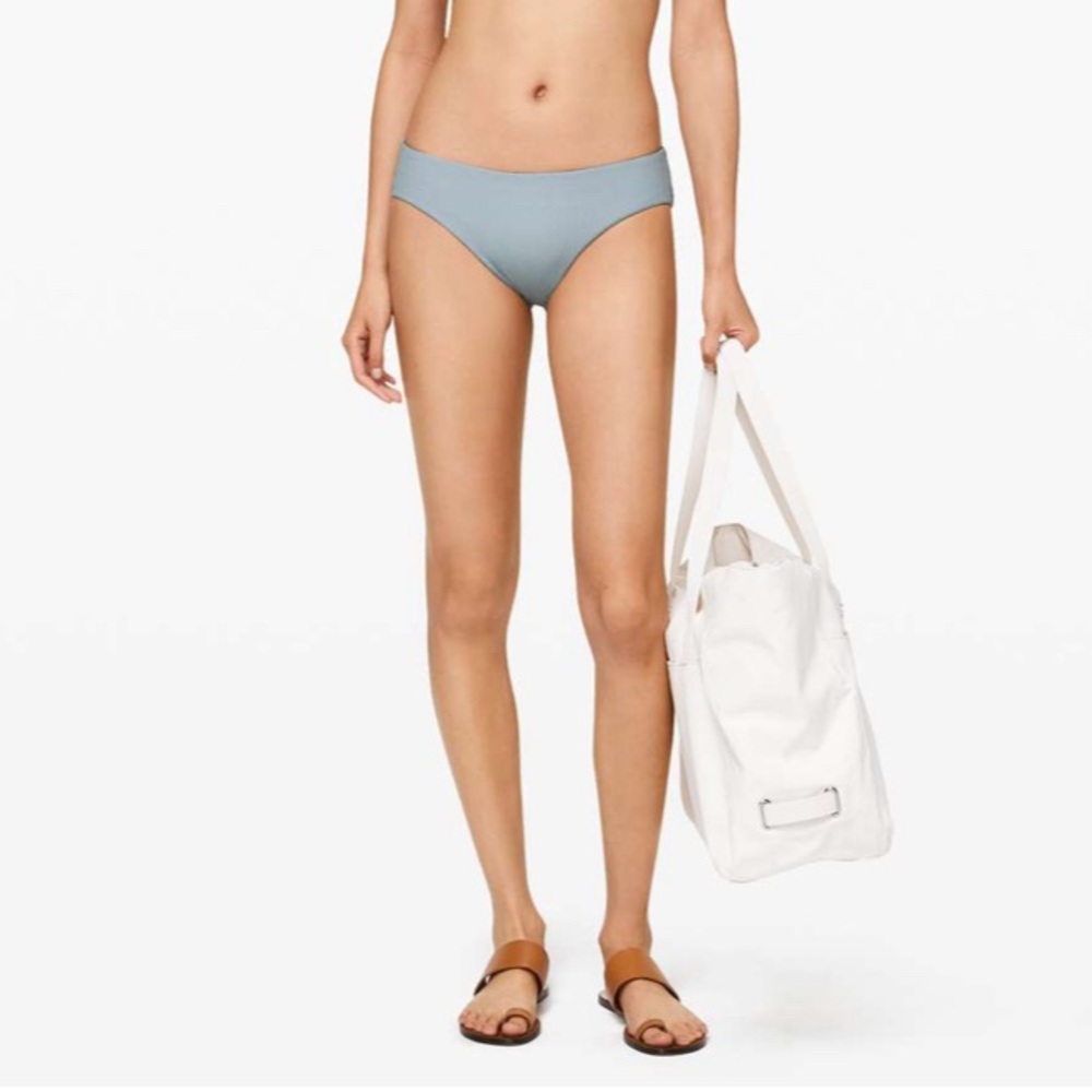 Lululemon Clear Waters Mid-Rise Med Ribbed Bottom In
Chambray Women’s Size XS